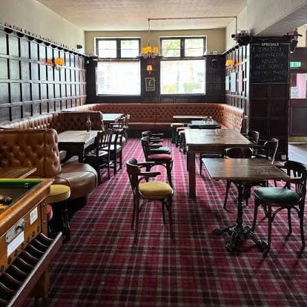 Proper Peckham pub, excellent thin-crust pizza, jukebox, dogs, locals.
